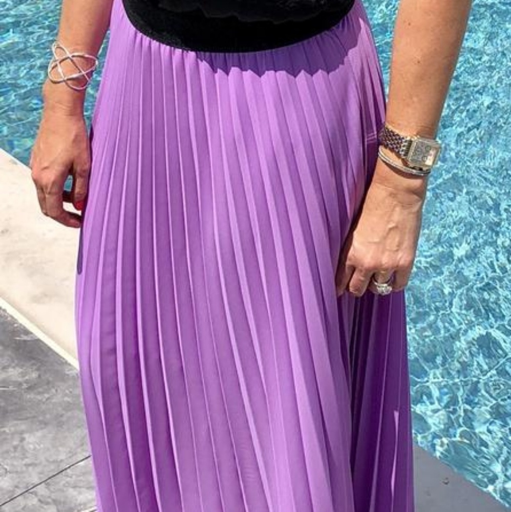 LAST 1! Gorgeous lavender pleated maxi skirt - Picture 3 of 4